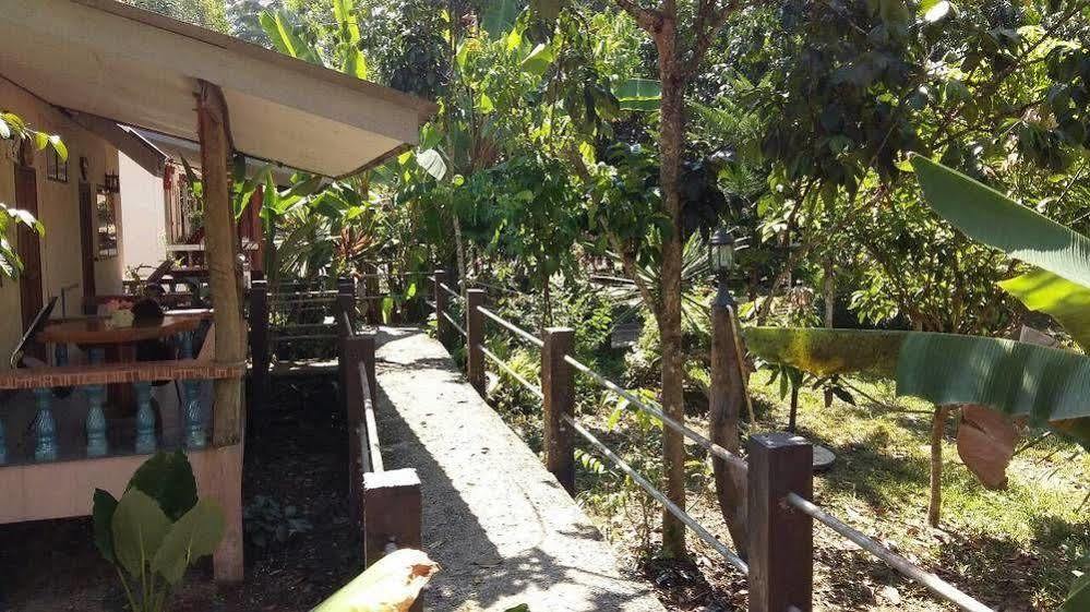 סוראט תאני Subtawee Resort מראה חיצוני תמונה